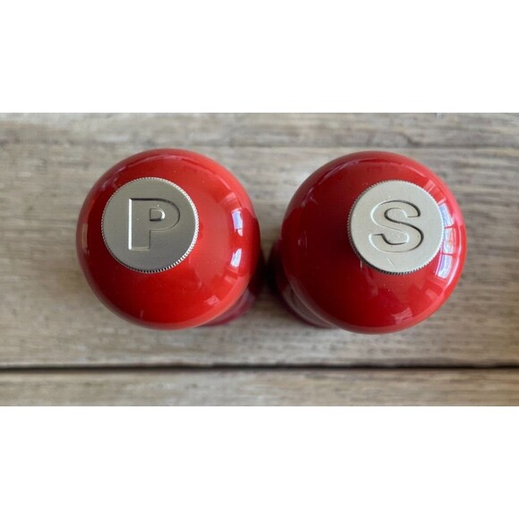 Le Creuset Petite Salt And Pepper Mill Set Cerise Cherry Red NEW - Picture 5 of 7